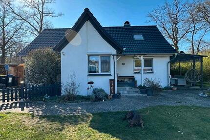 Einfamilienhaus mit kleinem Garten