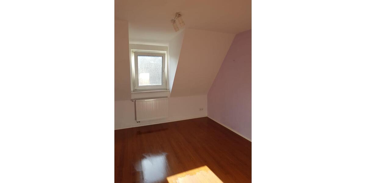 Dachgeschoßwohnung Lage - 3 Zimmer, 50 m&sup2;, 390&euro; | Angebot:25882605