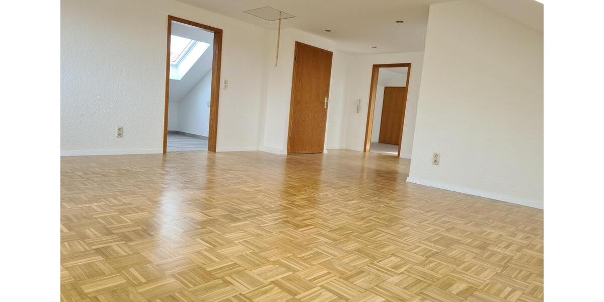 geräumige, lichtdurchflutete 2-Zi-DG-Wohnung zur Miete 2 zimmer