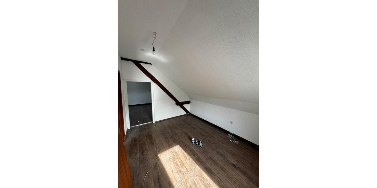 Dachgeschoßwohnung Quierschied - 4 Zimmer, 79 m&sup2;, 540&euro; | Angebot:26506775