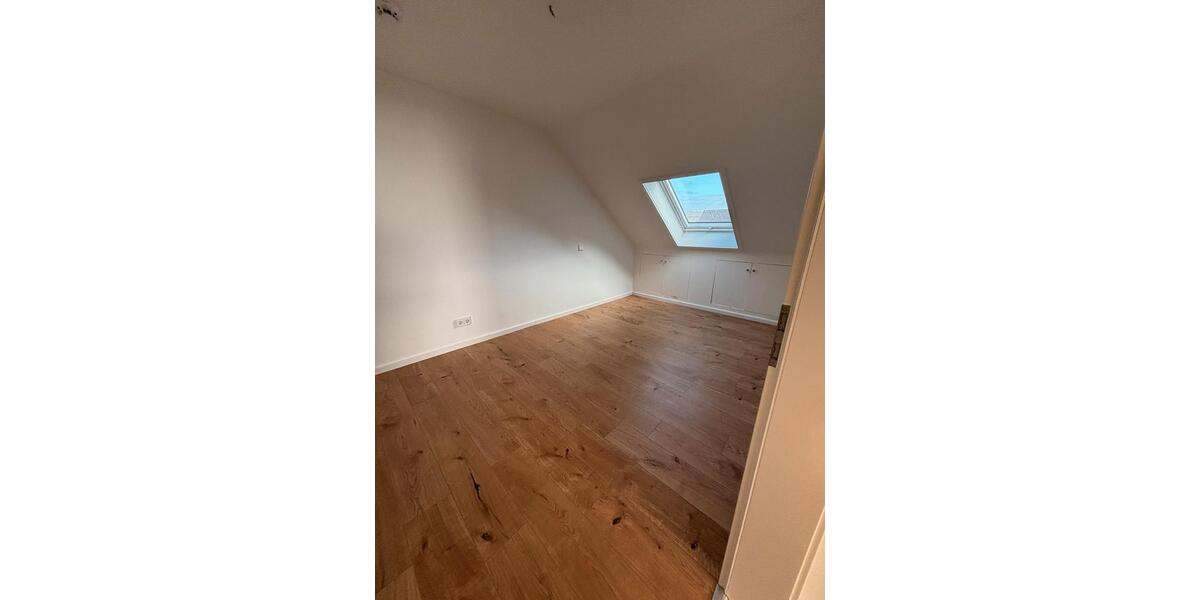 Dachgeschoßwohnung Nickenich - 4 Zimmer, 112 m&sup2;, 1.160&euro; | Angebot:25056591
