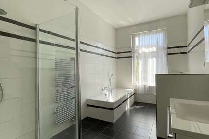 Wohntraum! Große 3 Zimmerwohnung mit riesiger Dachterrasse, Kamin + Einbauküche! 3 zimmer