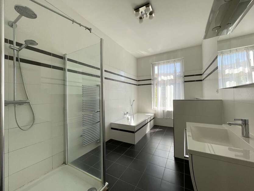Wohntraum! Große 3 Zimmerwohnung mit riesiger Dachterrasse, Kamin + Einbauküche! 3 zimmer