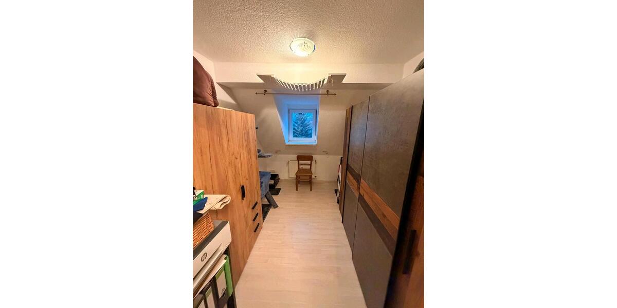 Dachgeschoßwohnung Glauchau - 2.5 Zimmer, 66 m&sup2;, 555&euro; | Angebot:24956195