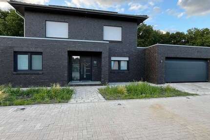 Haus zum Mieten in Friesoythe 1.350 € 160 m²