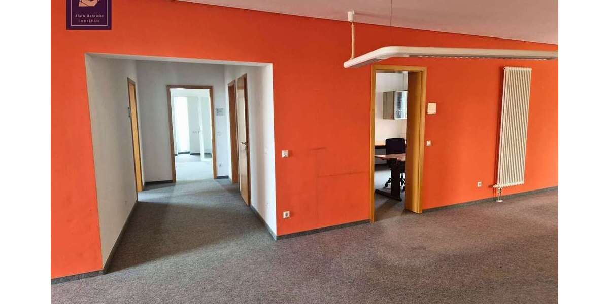 Firmenkomplex mit Garage und Einliegerwohnung 22 zimmer