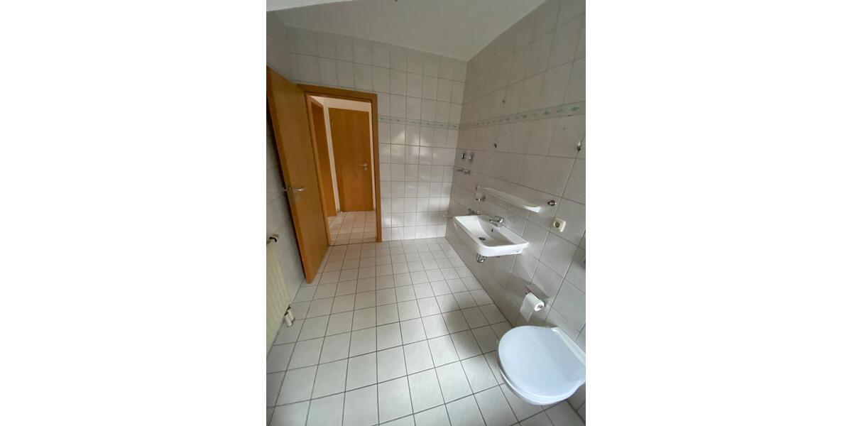 Dachgeschoßwohnung Apolda - 2 Zimmer, 63 m&sup2;, 515&euro; | Angebot:25906021