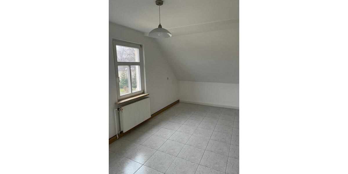 Dachgeschoßwohnung Triptis - 3 Zimmer, 72 m&sup2;, 490&euro; | Angebot:24712626