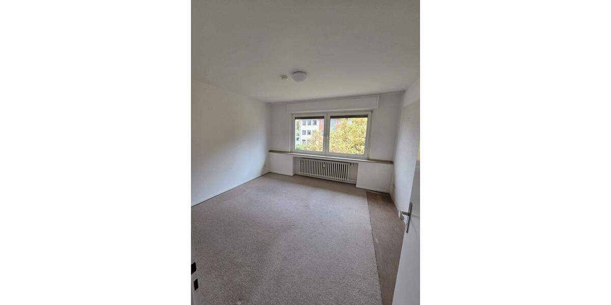 3-Zimmer-Wohnung im 1. OG - unrenoviert 3 zimmer