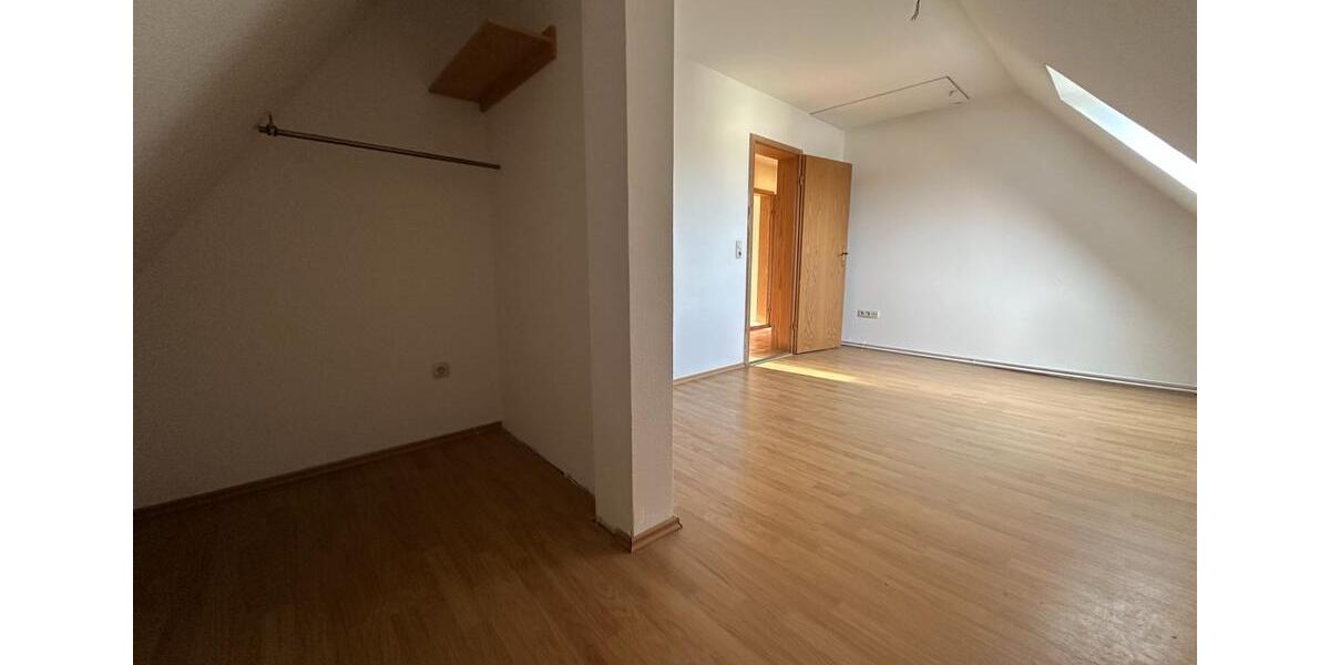 Dachgeschoßwohnung Neustrelitz - 3 Zimmer, 59 m&sup2;, 415&euro; | Angebot:25853532