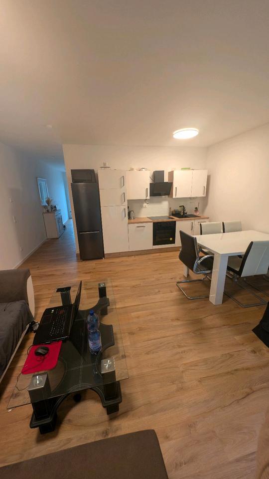 Helle 2-Zimmer-Wohnung (55 m²) mit Parkplatz zimmer