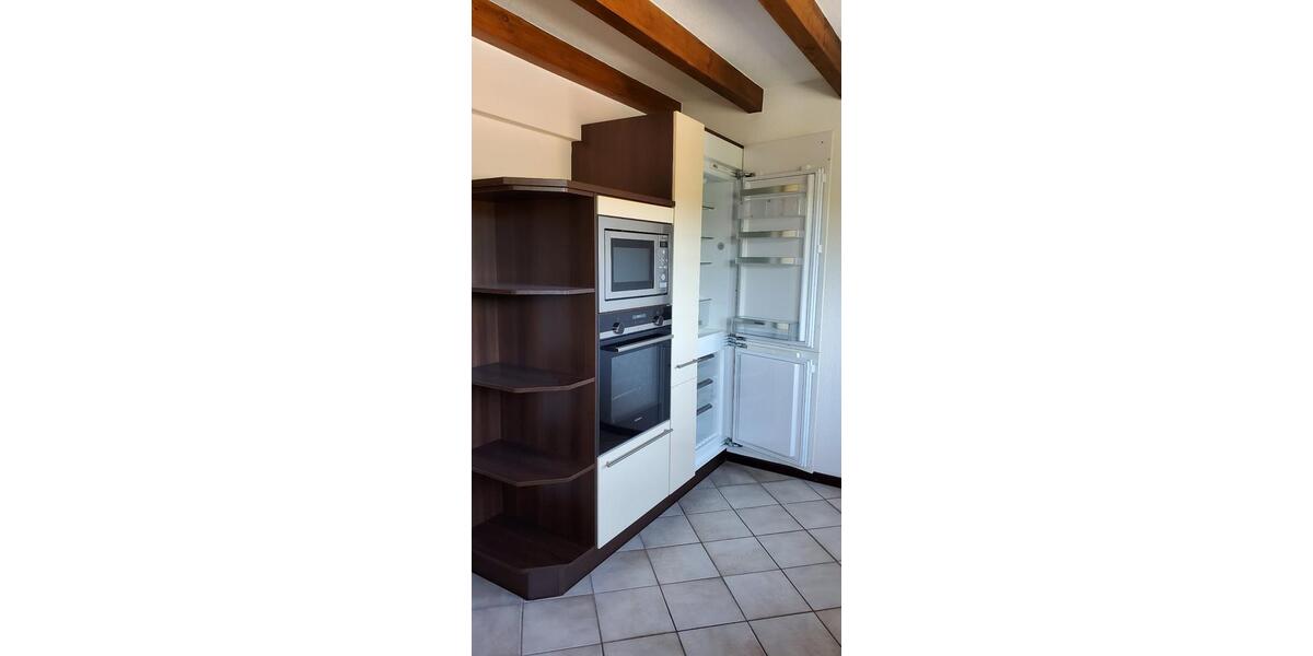 Großzügige 3-Zimmer-DG-Wohnung mit Einbauküche zimmer