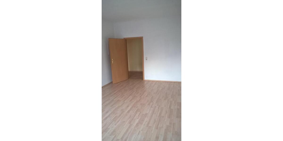 Etagenwohnung Gröditz - 2 Zimmer, 75 m&sup2;, 410&euro; | Angebot:23863088