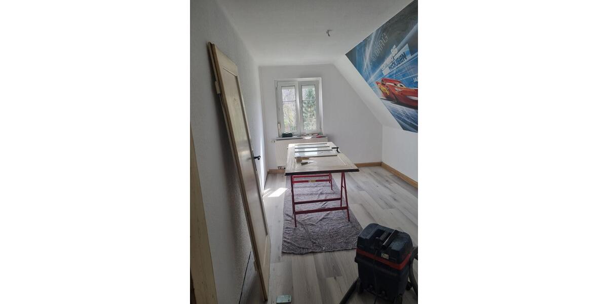 Dachgeschoßwohnung Saalfeld (Saale) - 3 Zimmer, 45 m&sup2;, 430&euro; | Angebot:25906016