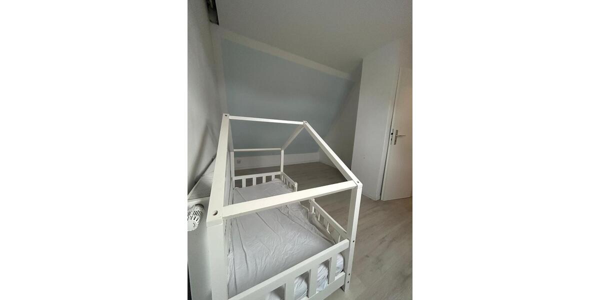 Elegante 4 Zimmer Wohnung mit eigenen Garten und Pool. 4 zimmer