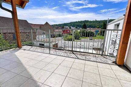 170 m² auf einer EBENE! - MODERNE EBK - 2 Balkone - Hof-und Gartennutzung