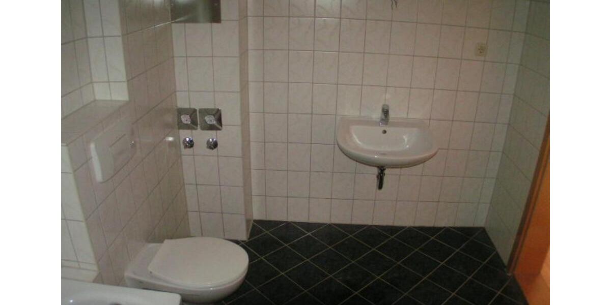 Werdau-Süd, 3-Raum-Dachgeschoss-Wohnung 2 zimmer