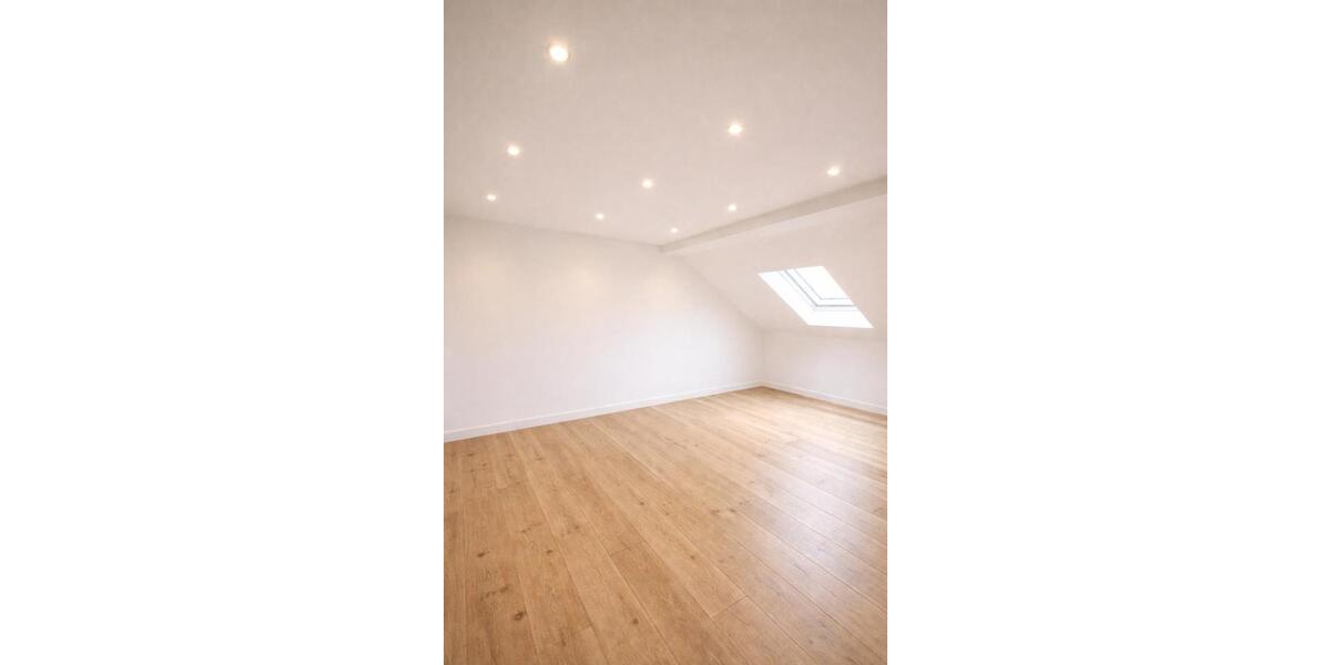 Dachgeschoßwohnung Hof Altstadt - 3 Zimmer, 81 m&sup2;, 890&euro; | Angebot:25178611