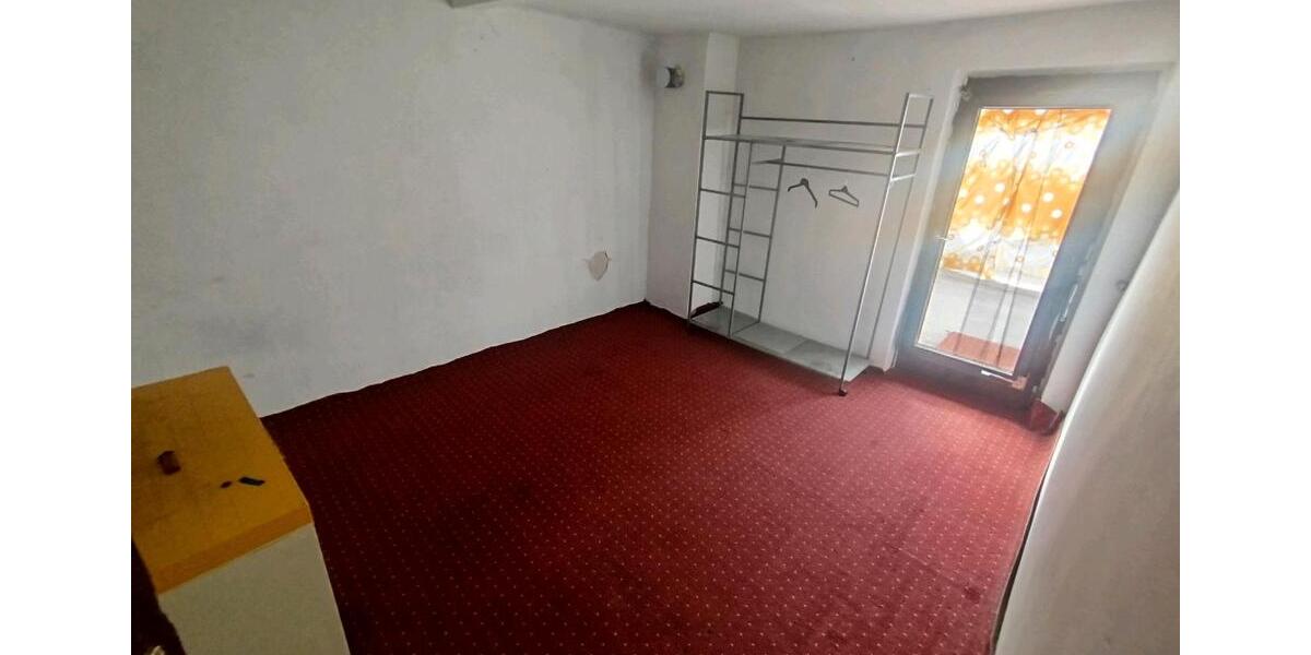 Wohnen auf Zeit Geldersheim - 8 Zimmer, 150 m&sup2;, 350&euro; | Angebot:26303500
