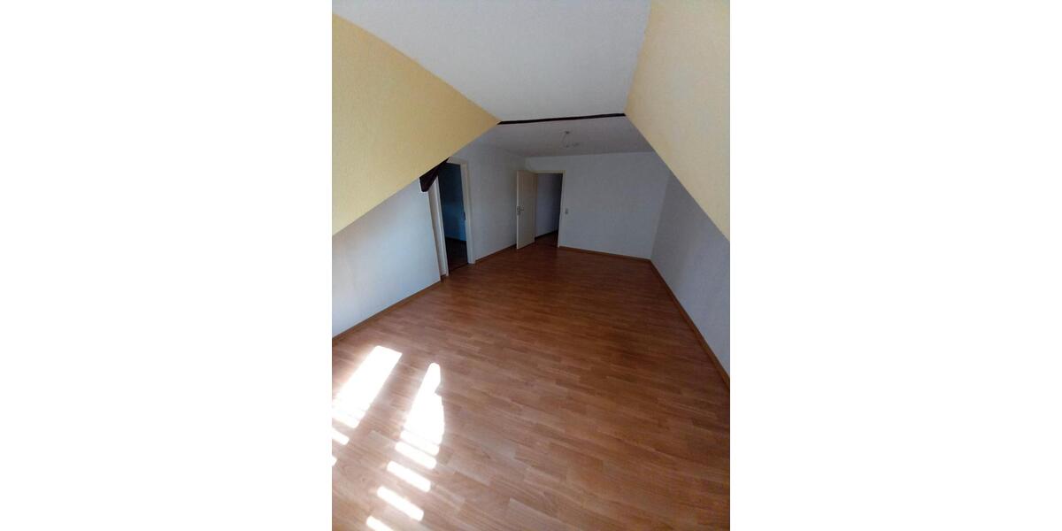 Dachgeschoßwohnung Ballenstedt - 2 Zimmer, 68 m&sup2;, 410&euro; | Angebot:26278048