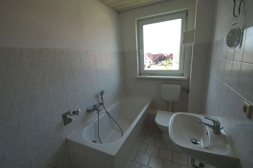 Sanierte 3-Raumwohnung mit Einbauküche in Thräna 3 zimmer