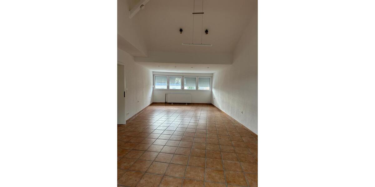 Dachgeschoßwohnung Saarbrücken West - 3 Zimmer, 80 m&sup2;, 640&euro; | Angebot:25266550