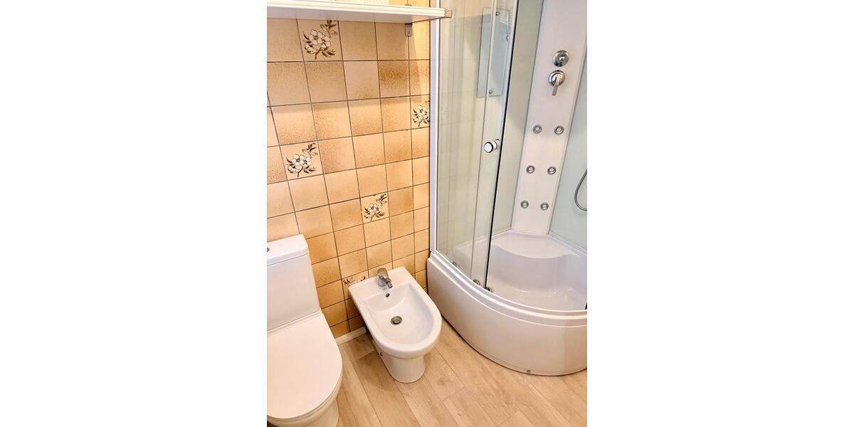 Erdgeschoßwohnung Schenefeld - 3 Zimmer, 180 m&sup2;, 900&euro; | Angebot:24781269