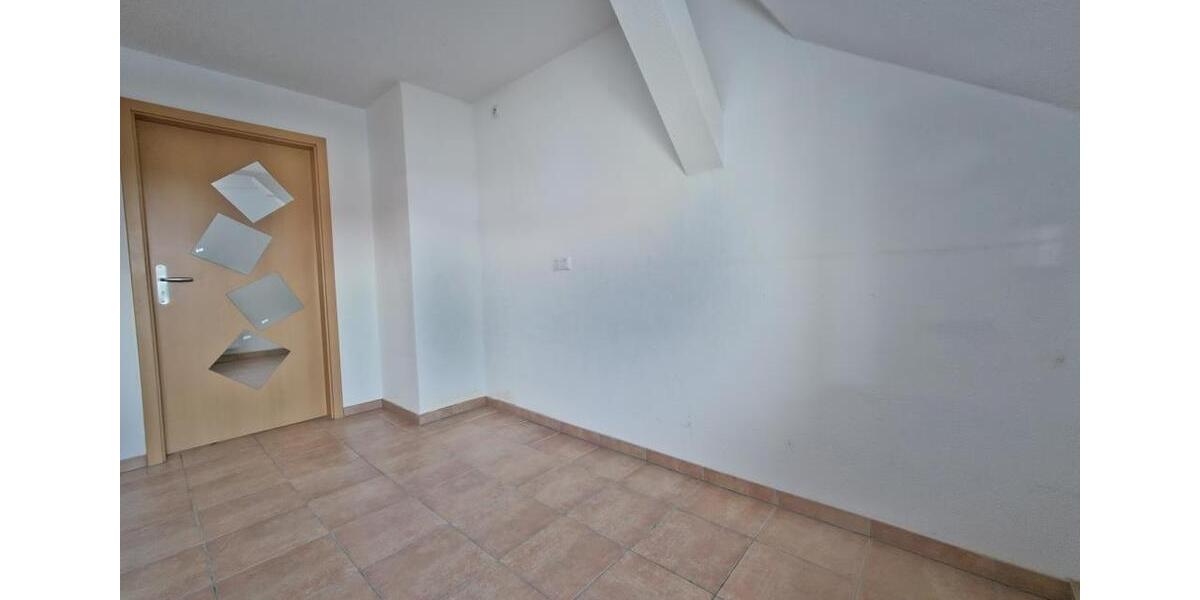 Dachgeschoßwohnung Altenburg - 1 Zimmer, 41 m&sup2;, 268&euro; | Angebot:25785342