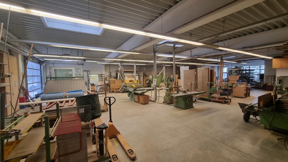 760 m² Gewerbehalle Tischlerei-Zimmerei-Holzbau Vermietung zimmer
