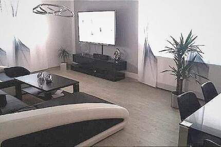 4 - Zimmerwohnung ohne Balkon im 1. Obergeschoss Gäste-WC Kellerraum PKW-Stellplatz