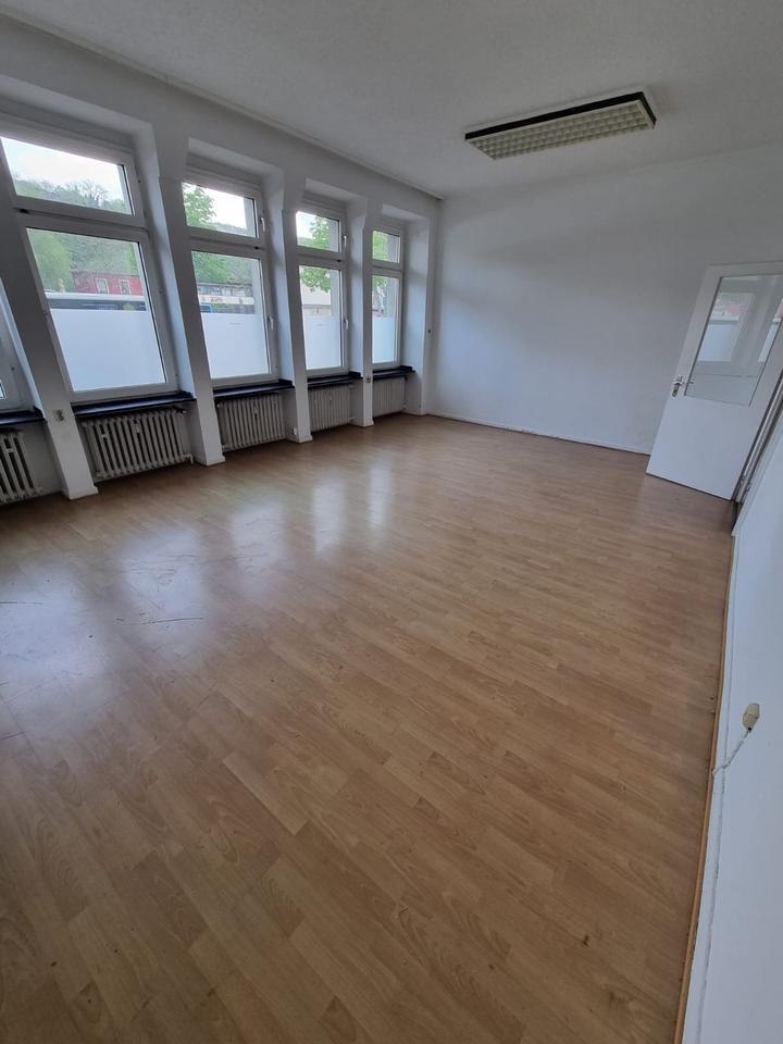 Vielseitig nutzbare Gewerbefläche in Hans Dietrich Genscher Platz 9 in Wuppertal!