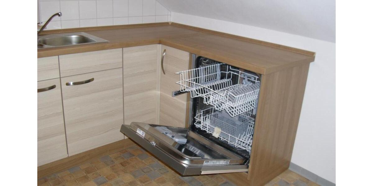 Sehr schöne Dachgeschosswohnung mit großem Balkon 2 zimmer