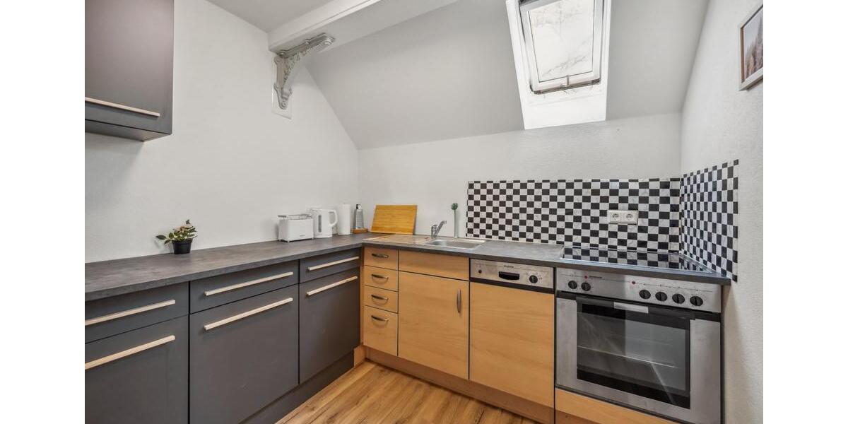 Wohnen auf Zeit Metzingen - 4 Zimmer, 140 m&sup2;, 140&euro; | Angebot:24841810