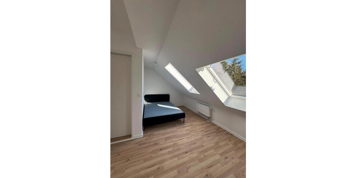 Dachgeschoßwohnung Berlin Neukölln - 1 Zimmer, 23 m&sup2;, 649&euro; | Angebot:25236036