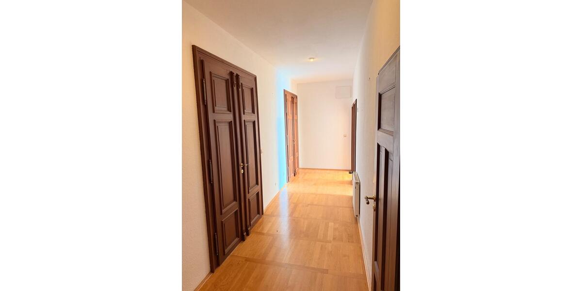 Etagenwohnung Zwickau - 4 Zimmer, 120 m&sup2;, 900&euro; | Angebot:26534400