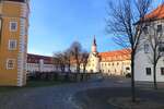 Für den gehobenen Anspruch -frisch renoviert. Gut geschnittene 4 Zimmer mit Balkon und Einbauküche!