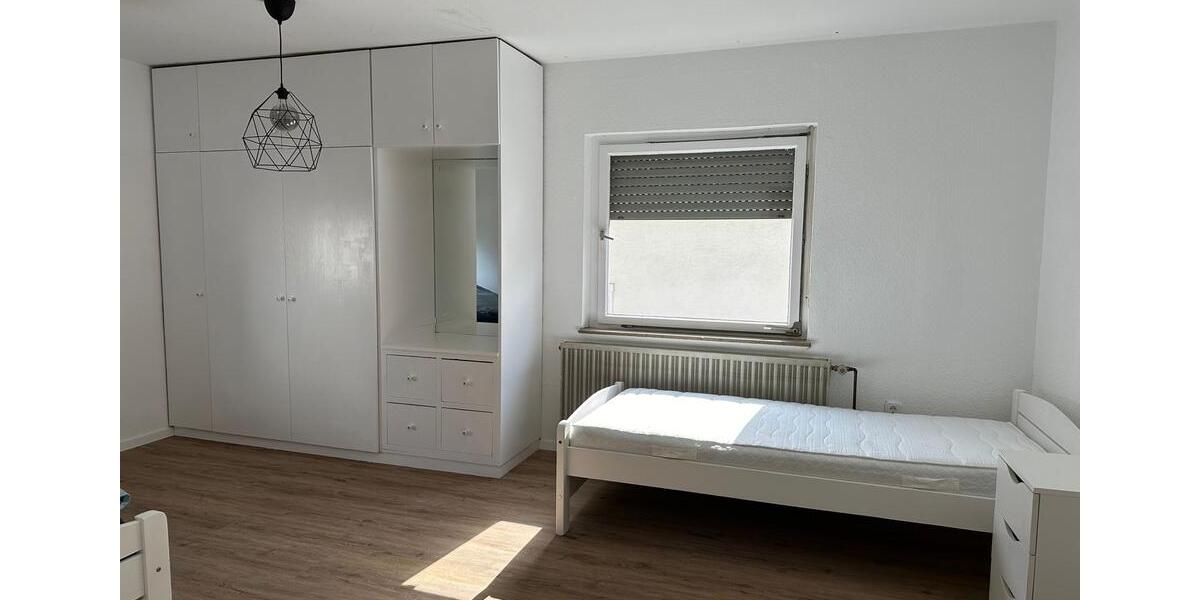 Wohnen auf Zeit Gladenbach - 9 Zimmer, 200 m&sup2;, 18&euro; | Angebot:24245225