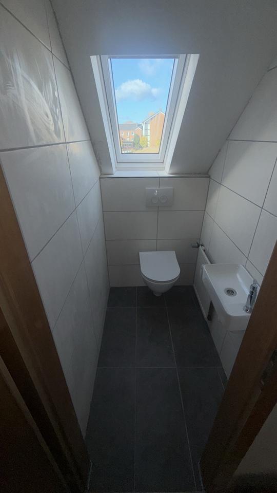 2 Zimmer Wohnung mit Gäste WC frisch renoviert zimmer