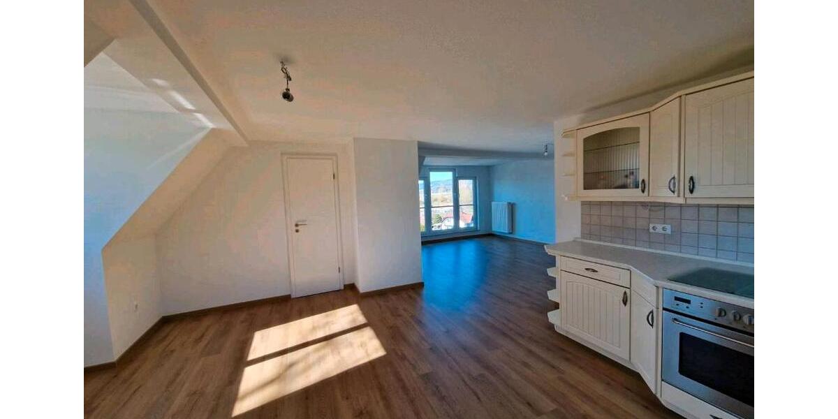 Dachgeschoßwohnung Schleusingen - 2.5 Zimmer, 72 m&sup2;, 630&euro; | Angebot:26112911