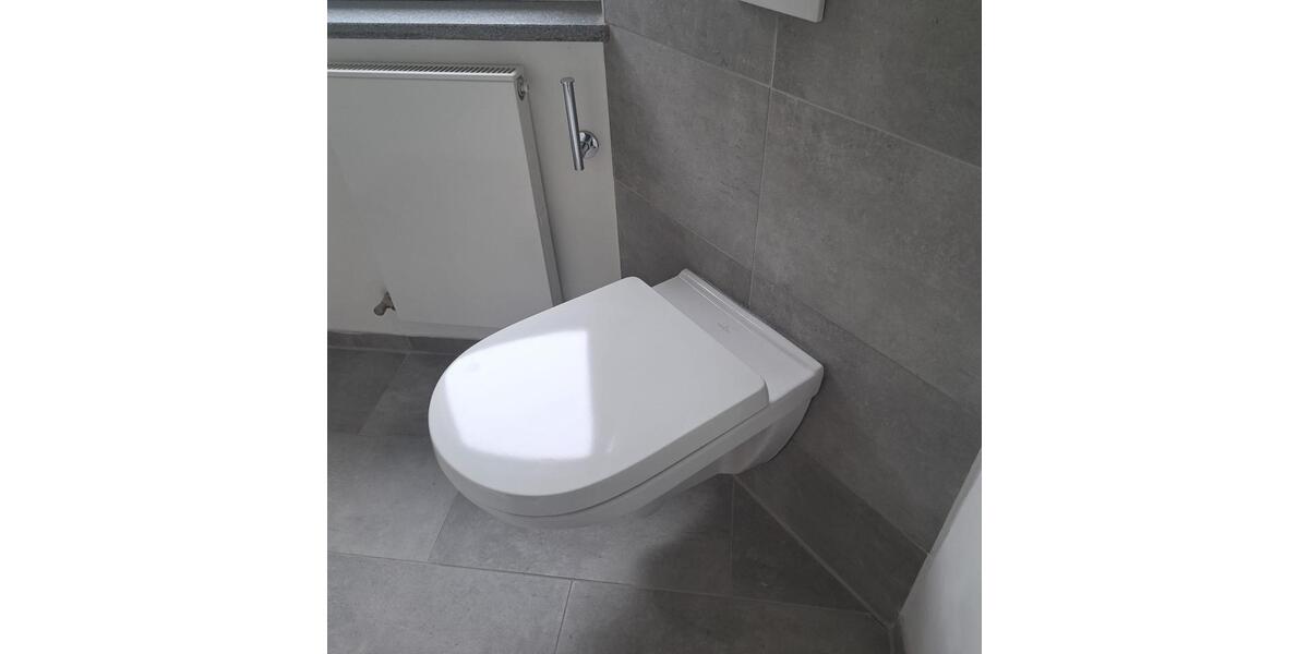 2-Zimmer Wohung - frisch saniert mit eigenem Eingang und Stellpla 2 zimmer