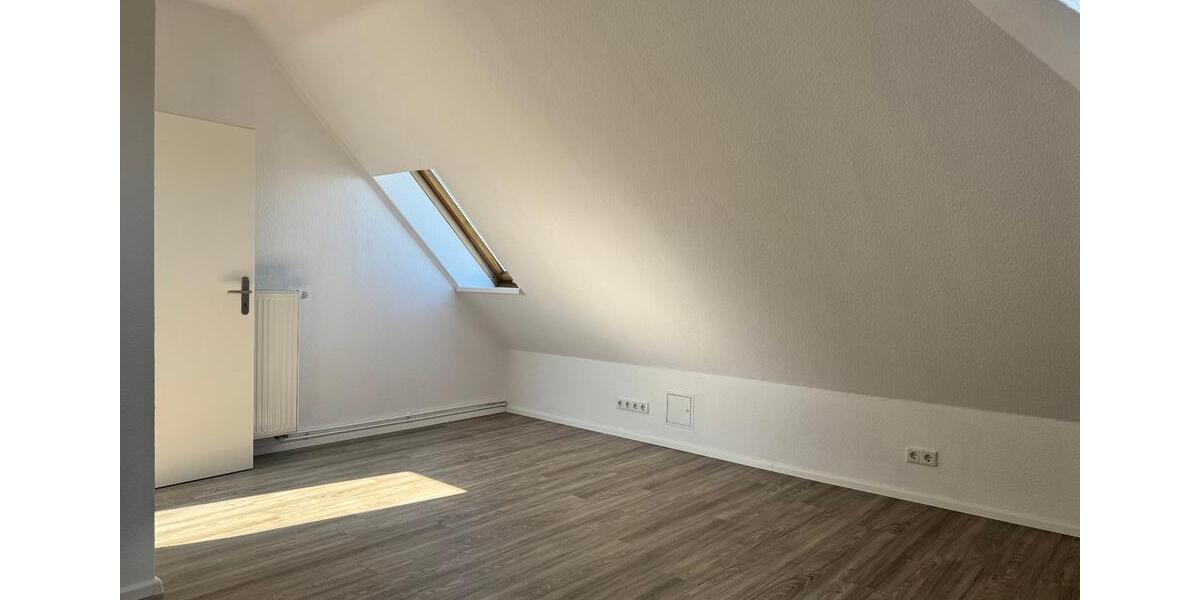 Einfamilienhaus Neumünster - 5 Zimmer, 140 m&sup2;, 1.200&euro; | Angebot:25871149