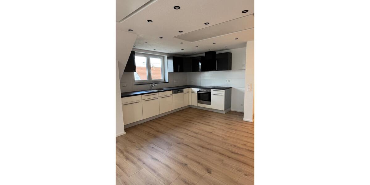 Dachgeschoßwohnung Aulendorf - 3.5 Zimmer, 91 m&sup2;, 1.100&euro; | Angebot:26033031