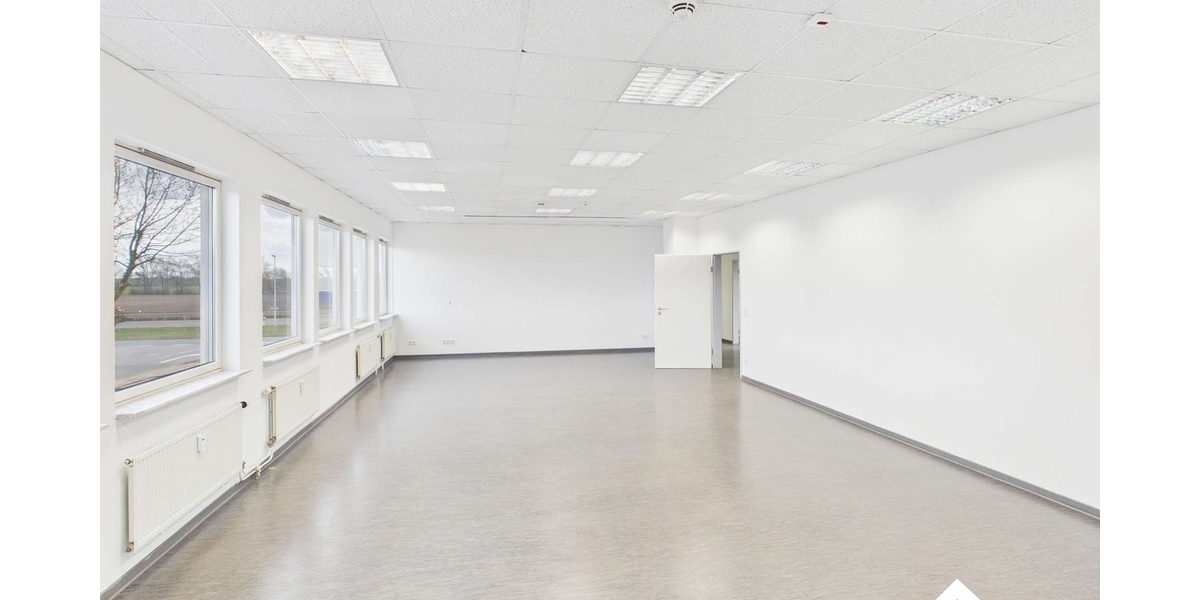 Moderne Büro- Schulungsfläche mit großen Räumen - Gewerbeobjekt Magdeburg Ottersleben | Angebot:25717450