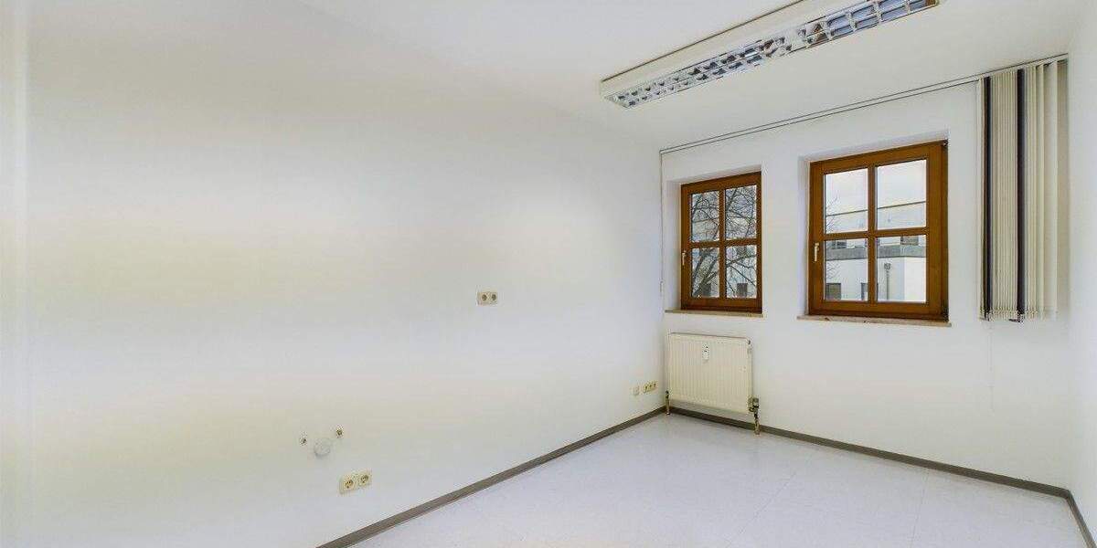 Gewerbeobjekt Nittendorf - 9 Zimmer, 169 m&sup2;, 1.495&euro; | Angebot:24750146