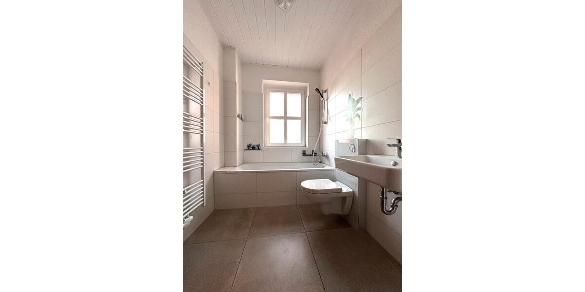 2- Zimmer Wohnung 1. OG links 2 zimmer