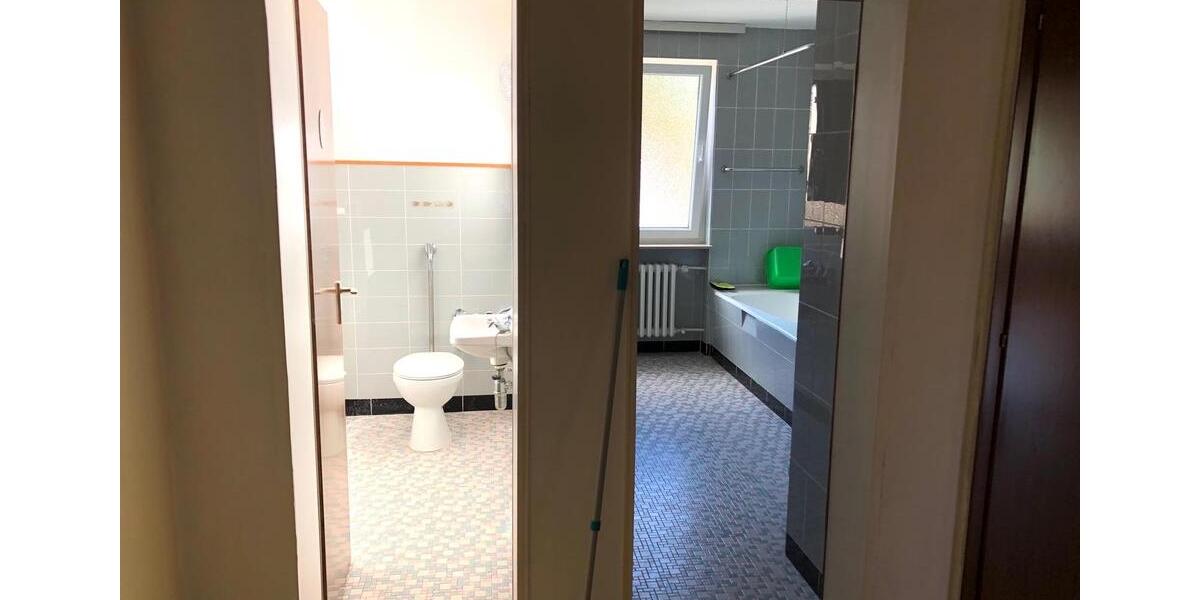 Zu vermieten: Helle 3-Zi-Wohnung 94m² Balkon, EBK – BK. ab 1.2.26 3 zimmer