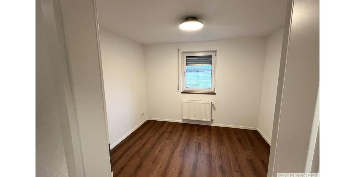 Erdgeschoßwohnung Wolframs-Eschenbach Eschenbach - 4 Zimmer, 130 m&sup2;, 1.200&euro; | Angebot:25716692