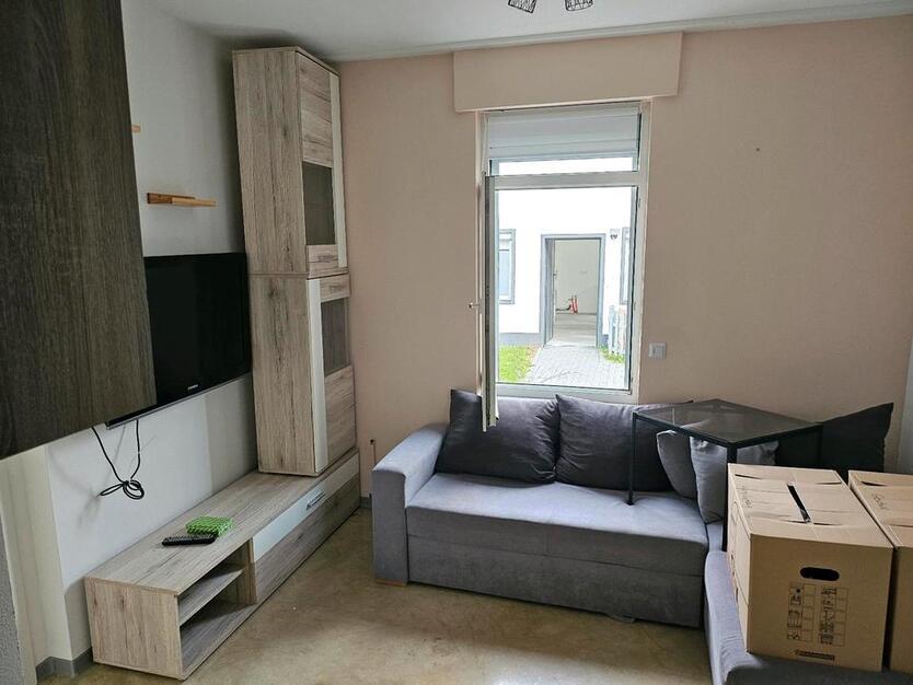 2 Zimmer Wohnung teilmobiliert