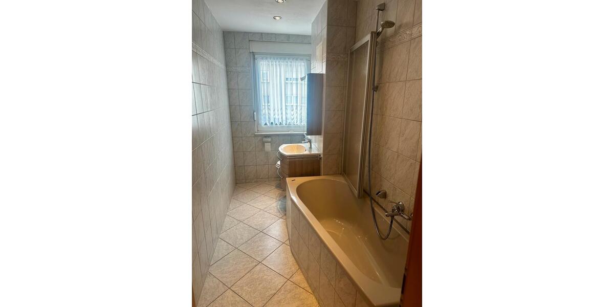 Erdgeschoßwohnung Pößneck - 3 Zimmer, 62 m&sup2;, 434&euro; | Angebot:25747750