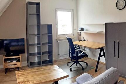 (EF0170_Y) Erfurt: Löbervorstadt, möbliertes Zimmer in schöner Wohnlage im DG mit eigenem Bad, an Wochenendheimfahrer 1 zimmer
